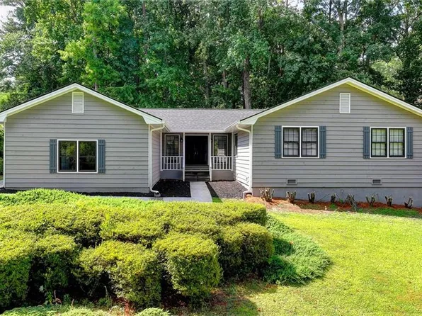 1635 Pineford Ct, Stone Mountain, GA 30088