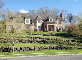 10 Kappelmann Dr, Green Brook, NJ 08812