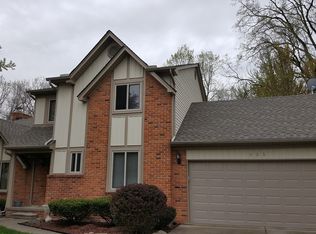 621 Kentucky Dr, Rochester Hills, MI 48307