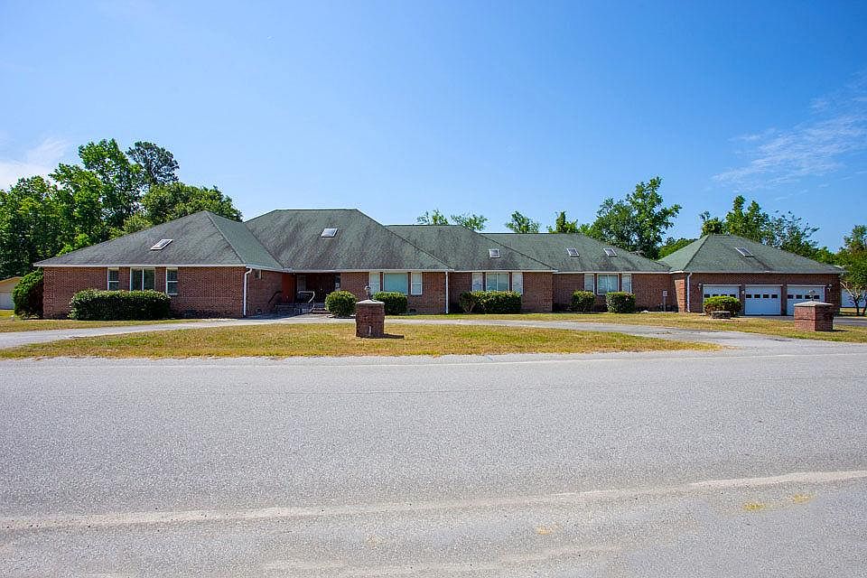 1st image of 1866 Lake Dr