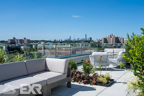 Rented by EXR | media 35