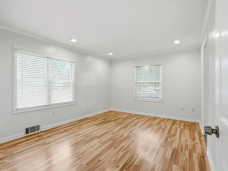 302 Yerkes St — Photo 18