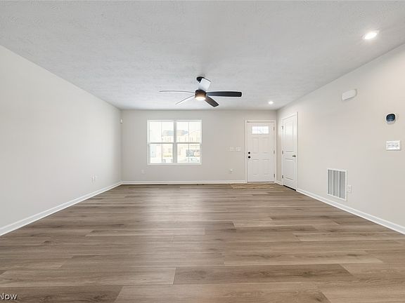 3rd image of 246 River Run Dr