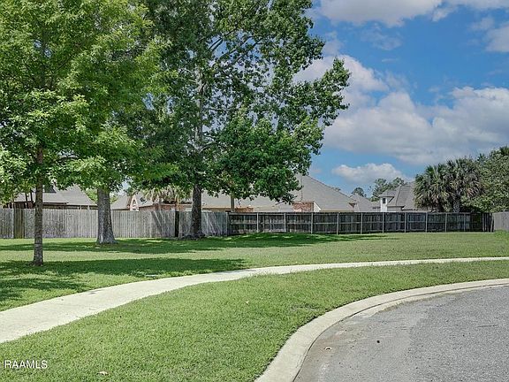 2nd image of 114 Prytania Dr
