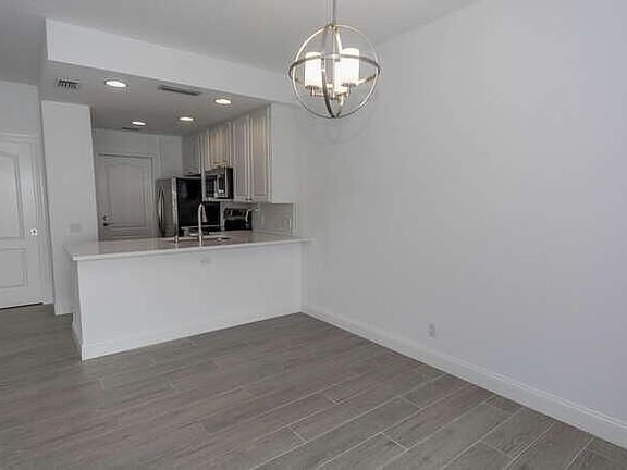 5th image of 53 Laurel Oaks Cir #53