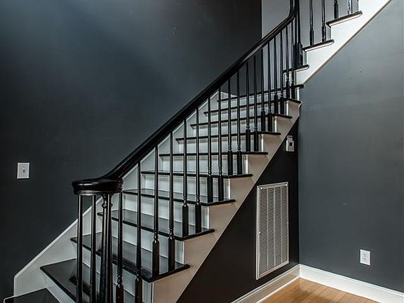 2nd image of 7127 Jump St SE