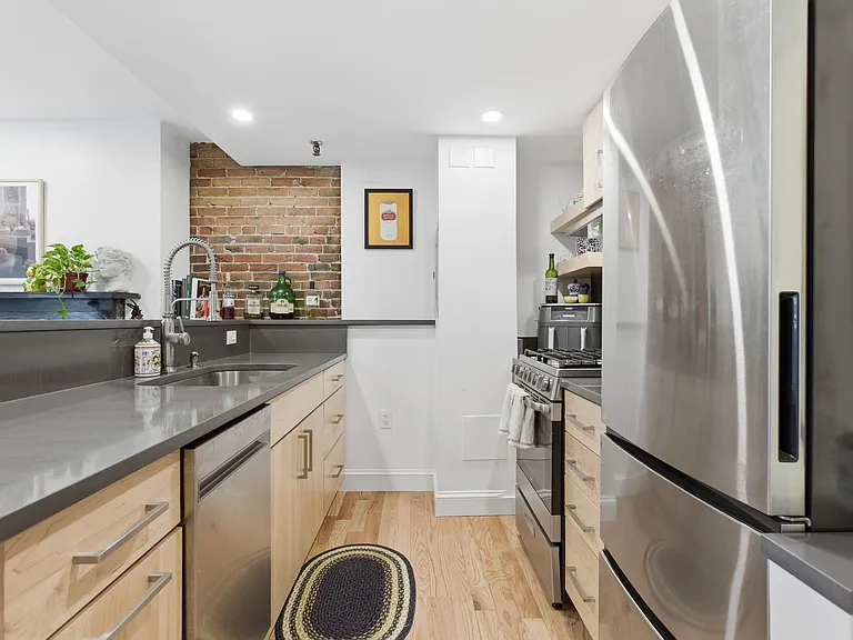 4 Derne St #2 — Photo 12