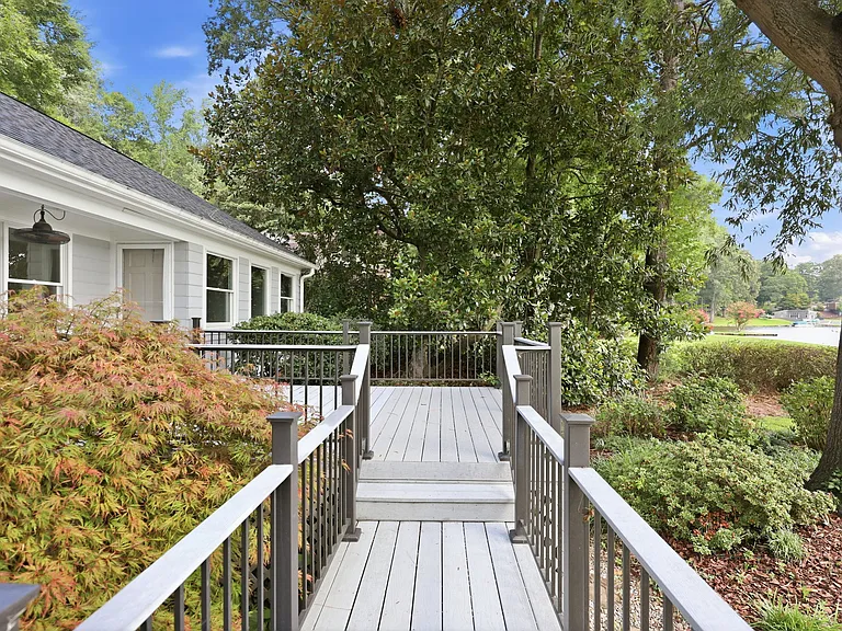 253 Lakeview Dr — Photo 15