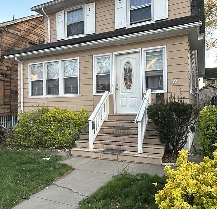 3rd image of 39 Wayne Ave
