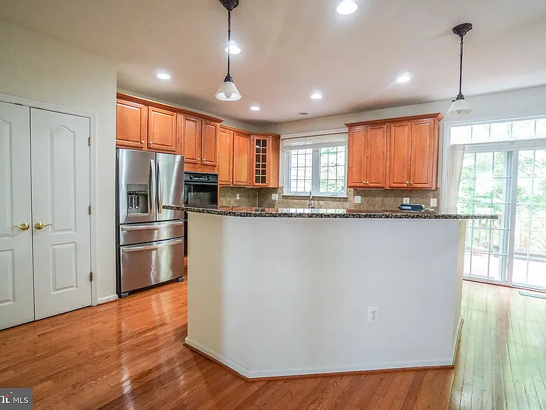 4459 Monmouth St — Photo 3
