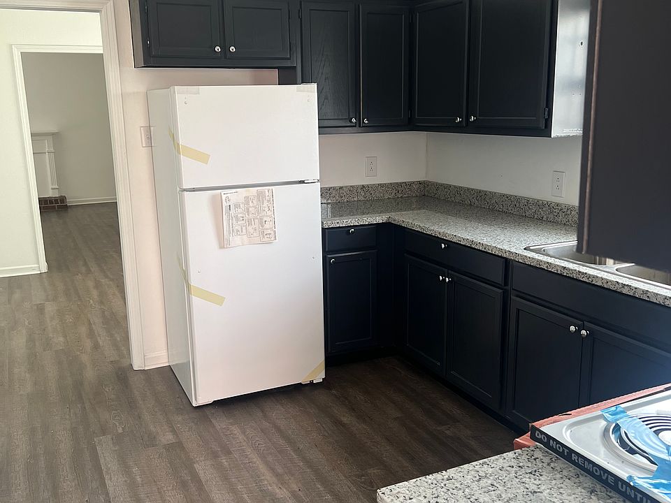 Kitchen with new appliances & granite counter tops
