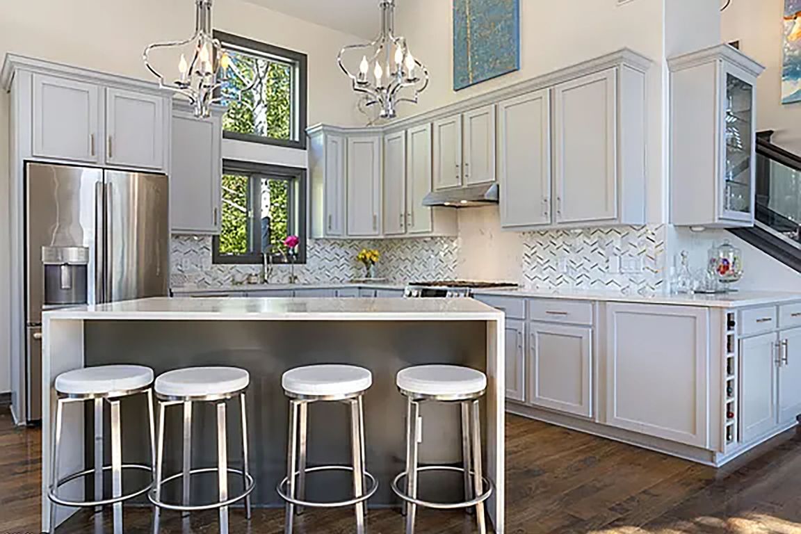 next background image