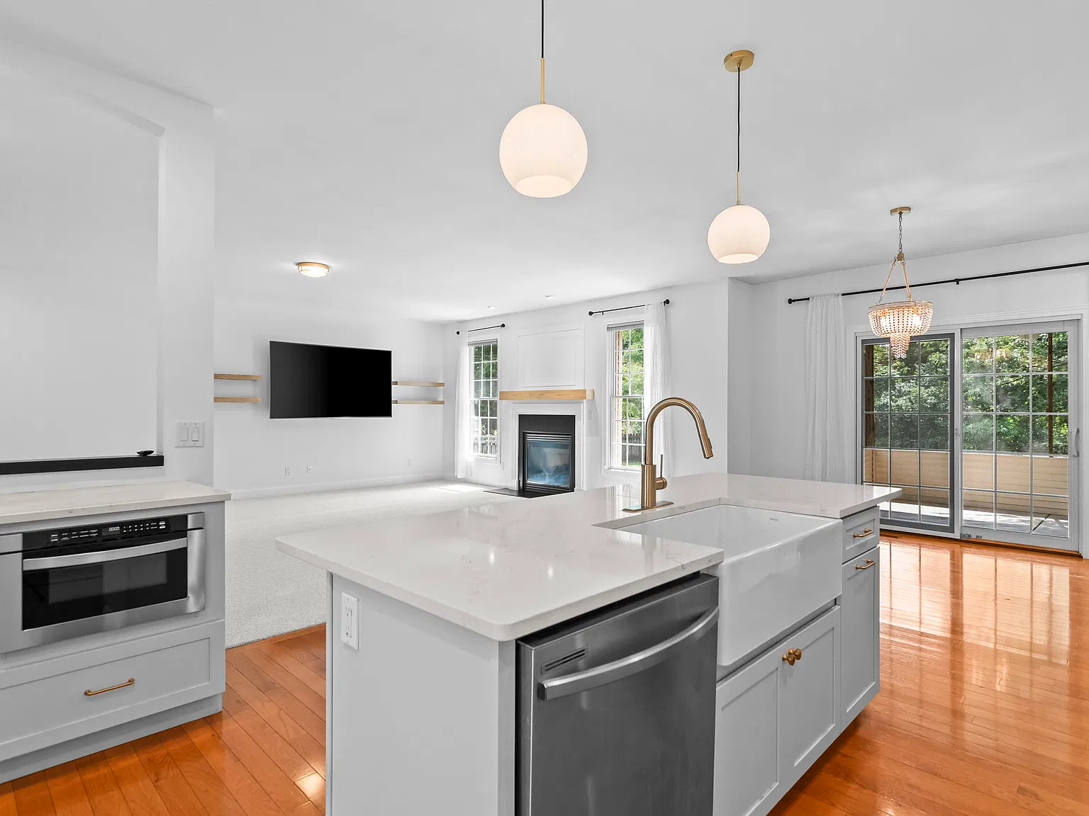 3 bed, 2700 sqft, $3,500 — Photo 2
