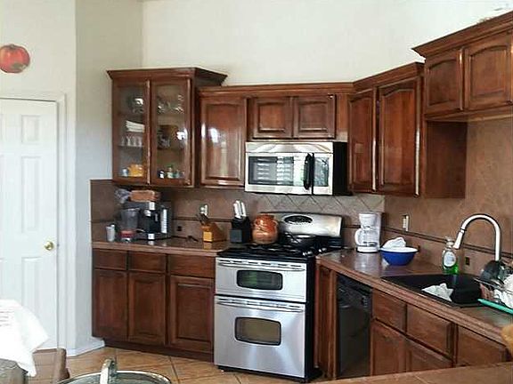 5th image of 517 Schwabe St