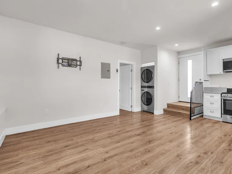 207 D St #B — Photo 12