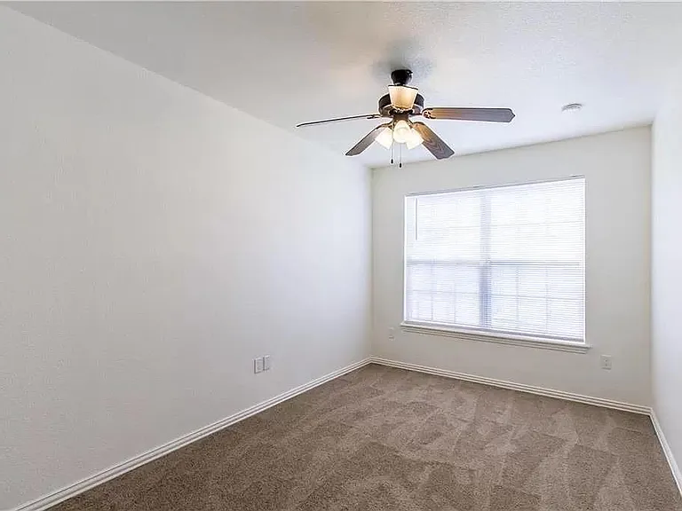 774 W Breeze Cv — Photo 11