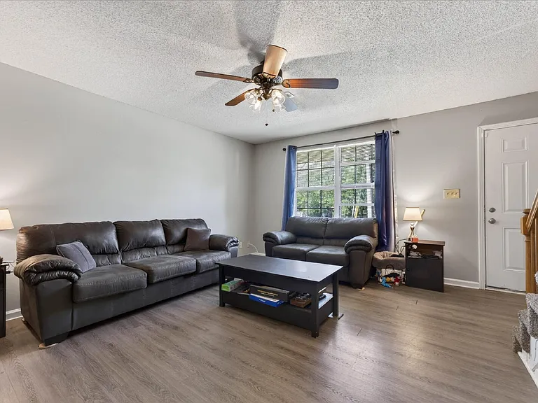 114 Cunningham Pl #B — Photo 6