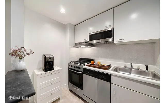 Sold by Douglas Elliman | media 8