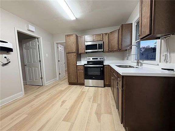 2nd image of 927 Compromise St #A