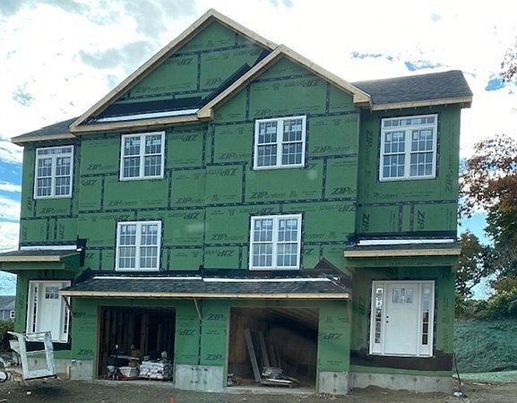 2nd image of 40 Modoc St