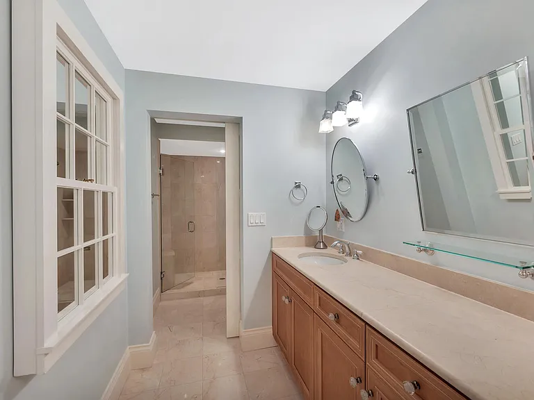 325 3rd St S #6 — Photo 18