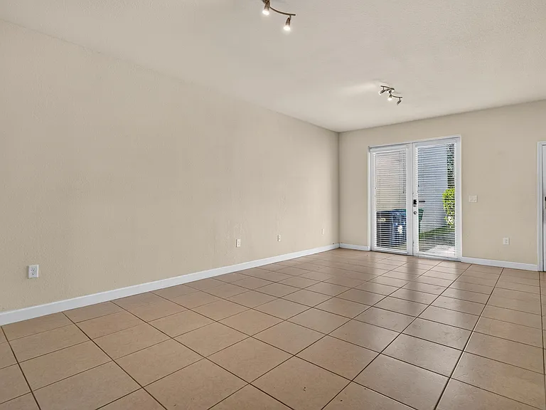 17094 SW 95th Ter — Photo 34