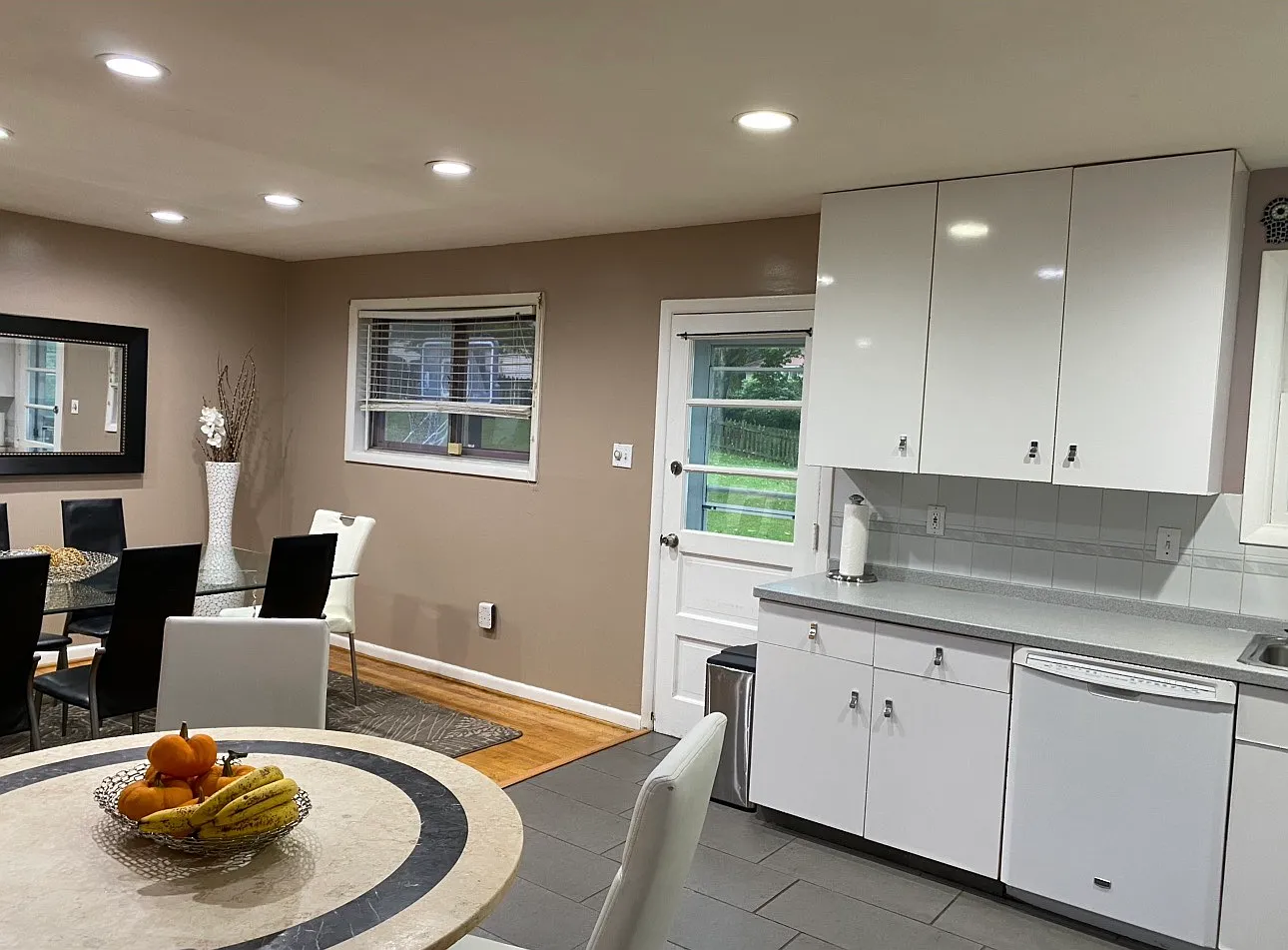 5 bed, 2.5 bath, 2271 sqft, $4,800 — Photo 4