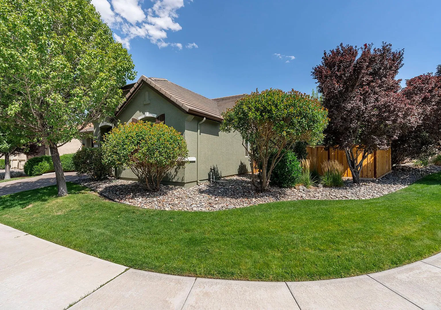 Single-Story 4-Bedroom in South Reno with Covered Patio & Private Yard — Photo 2