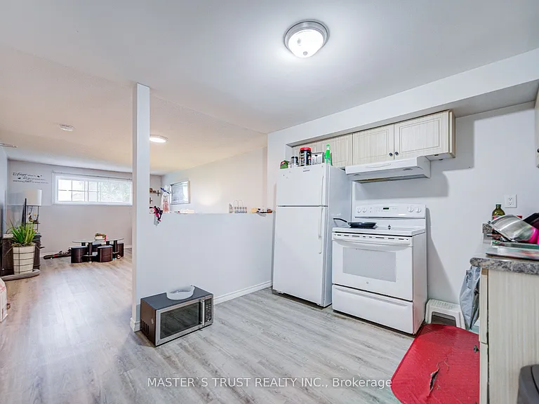 1179 Simcoe St S #2 — Photo 7