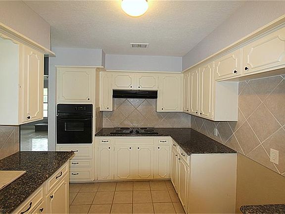 4th image of 13822 Kershaw St