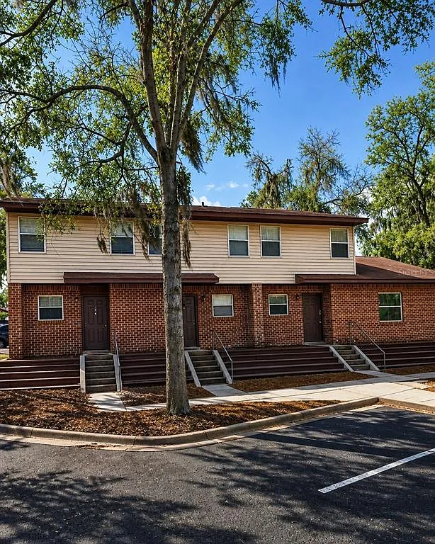 2 bed, 1.5 bath, 938 sqft, $1,379 — Photo 1