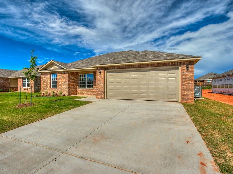 1st image of 1004 N Deer Court Way