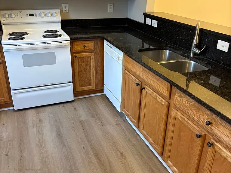 2224 Winthrop Chase Dr — Photo 2