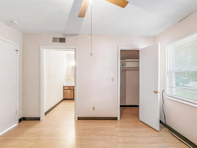 Walnut Street Apartments — Photo 10