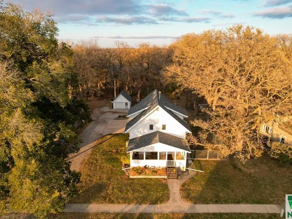 214 Sherman Ave, Linn Grove, IA 51033