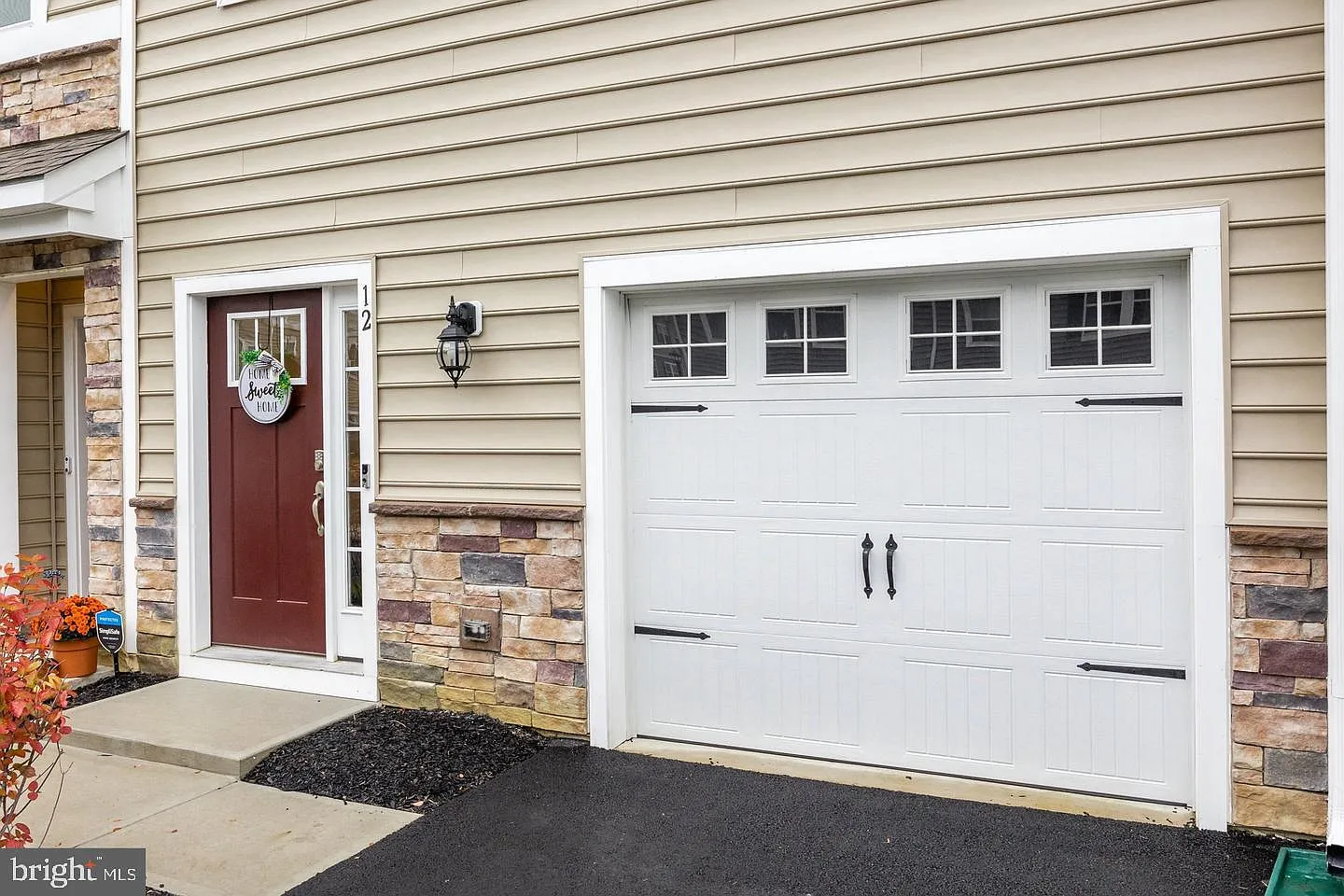 3 bed, 3.5 bath, 2220 sqft, $3,500 — Photo 2