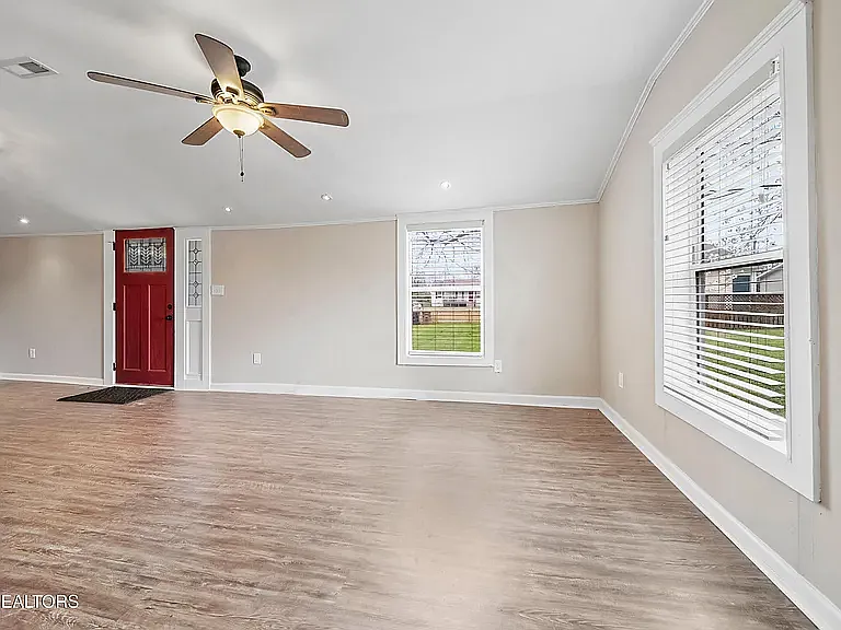 1121 Forsythe St — Photo 8