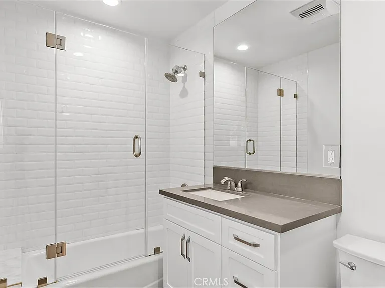 2057 E Villa St — Photo 6