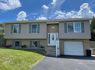 33 Lisa Ct, Martinsburg, WV 25405