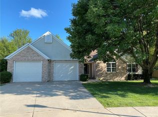 9 Fairfield Ln, Charleston, IL 61920
