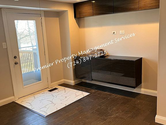 3rd image of 208 Bonnie Brae Dr #1