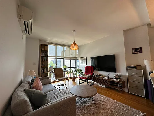 Rented by AYM NYC LLC | media 2