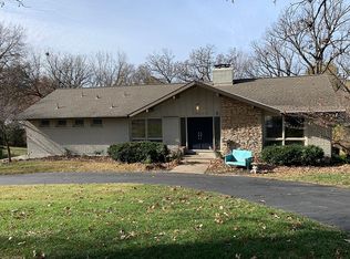 10010 Fontana Ln, Overland Park, KS 66207