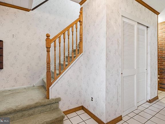 3rd image of 734 Burdett Dr