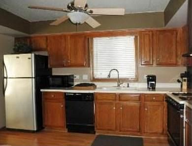 4th image of 17941 Royal Oak Ct