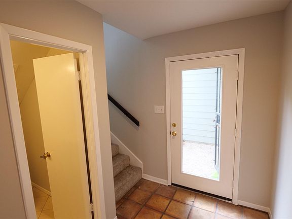 4th image of 9526 Val Verde St