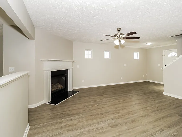 427 Topaz Dr — Photo 4
