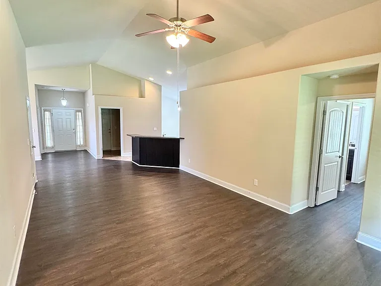 202 Ashbrook Cir — Photo 7