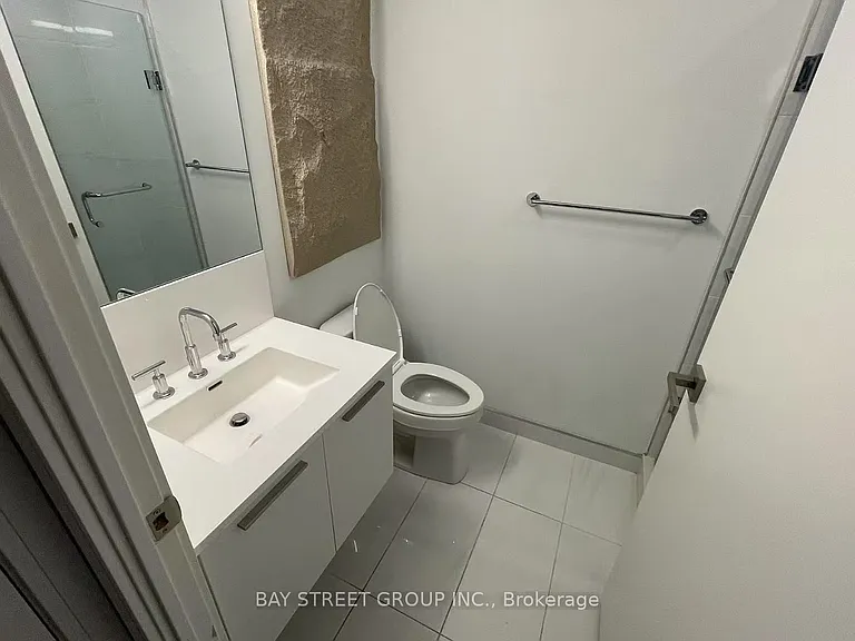 3 Gloucester St #1713 — Photo 4