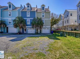 208 Waterway Ln, Surf City, NC 28445